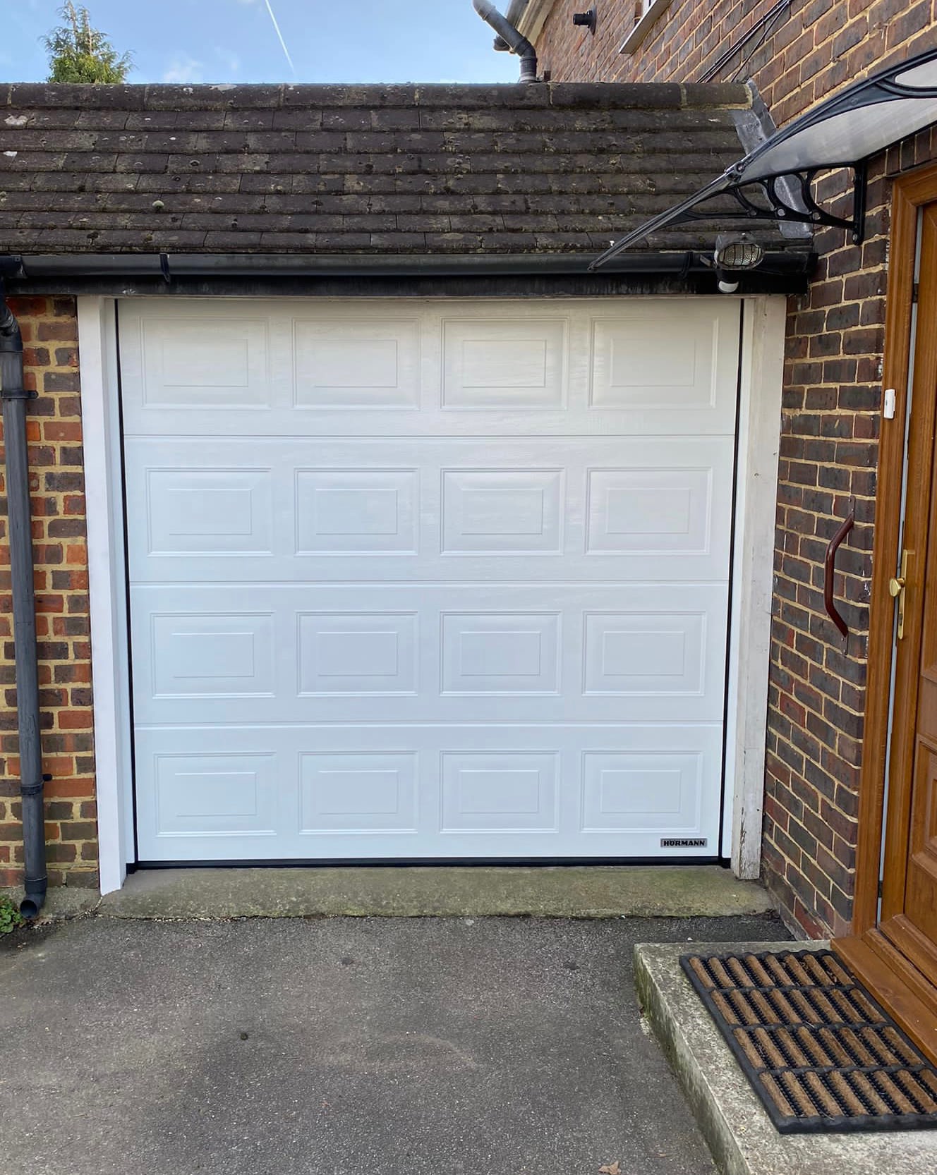 Surrey – White Hormann Sectional Garage Door Replacement