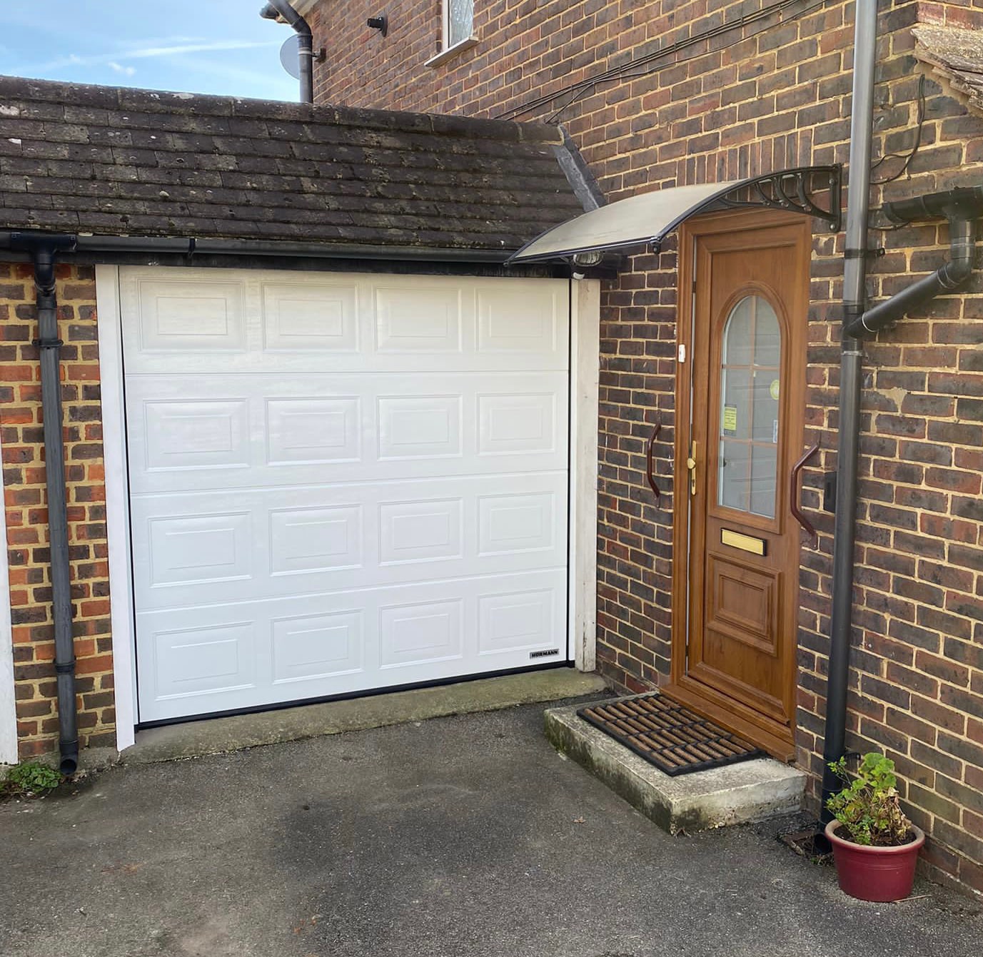 Surrey – White Hormann Sectional Garage Door Replacement